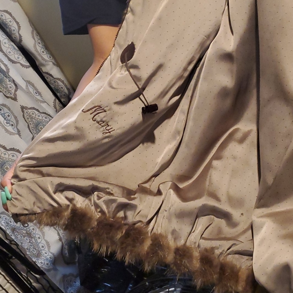 Hooded fox /Racoon 3/4 length jacket - Picture 5 of 8